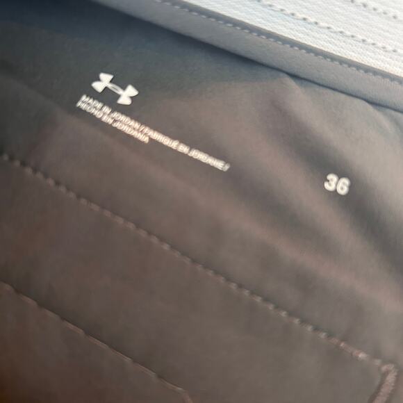 Under Armour Dark Gray Golf Shorts Mens Size 36 - Picture 2 of 4